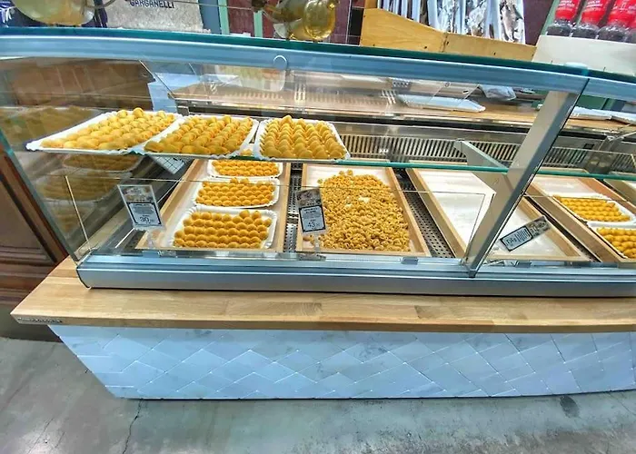 Bellavista , Bright And Stylish Two Bedroom In The Historic Center Апартаменты *