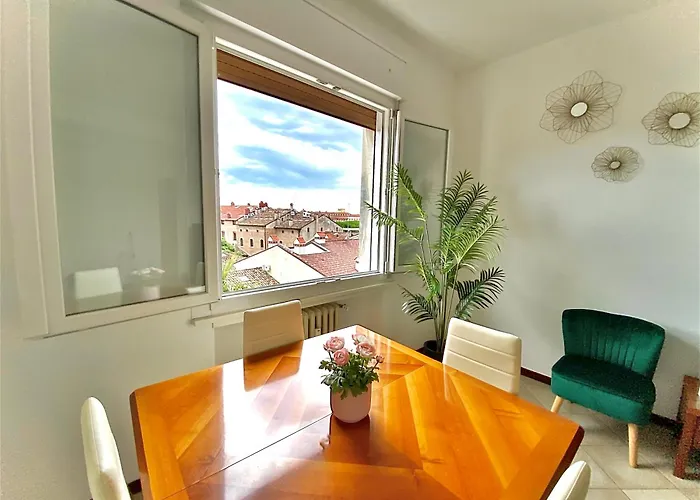 Bellavista , Bright And Stylish Two Bedroom In The Historic Center * Равенна